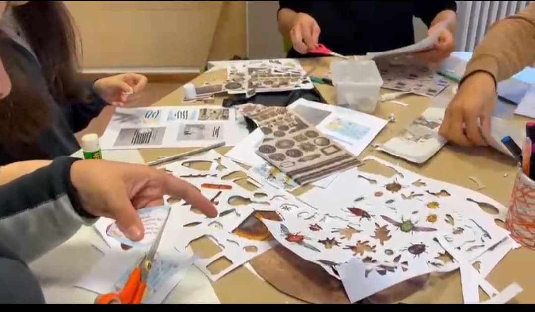 La biblioteca accoglie